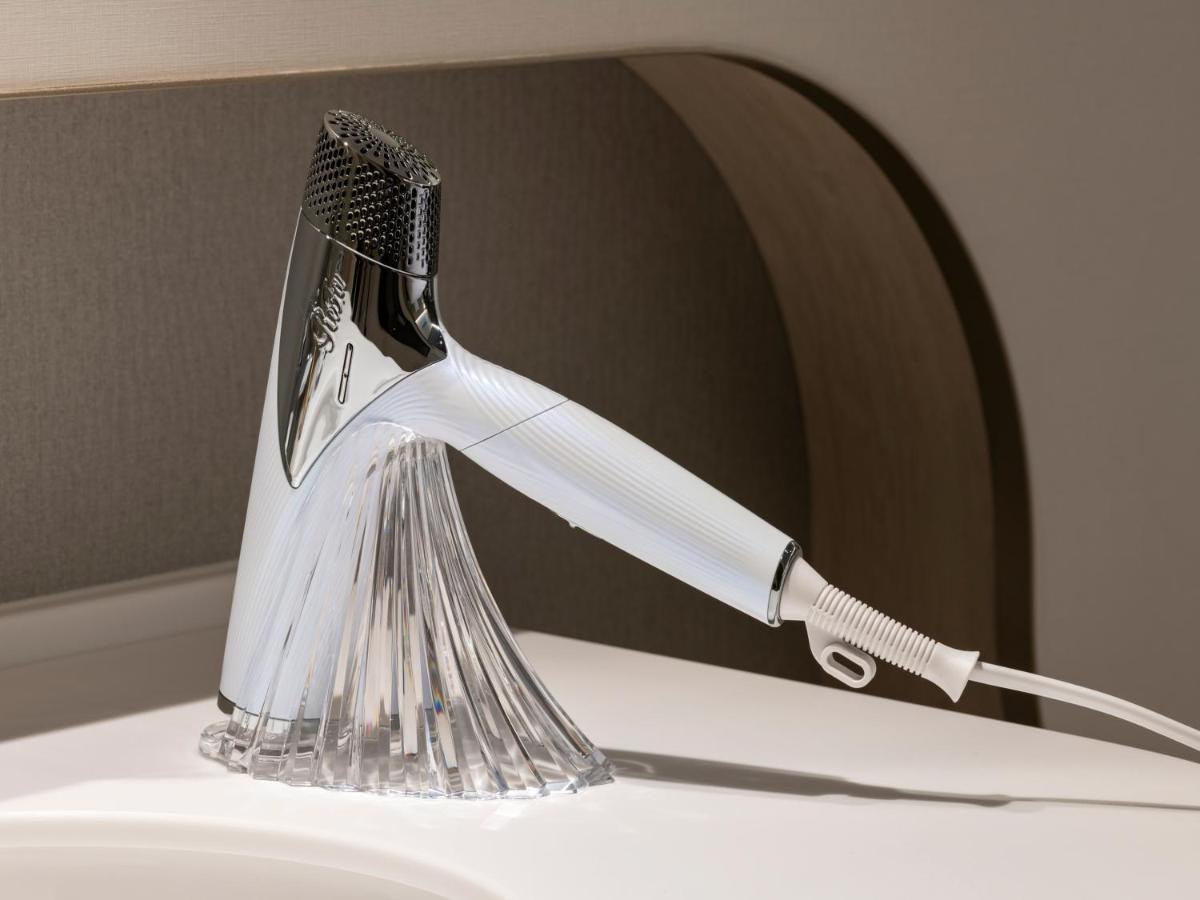 Mitsui Garden Hotel Yokohama Minatomirai Premier Ngoại thất bức ảnh A hair dryer