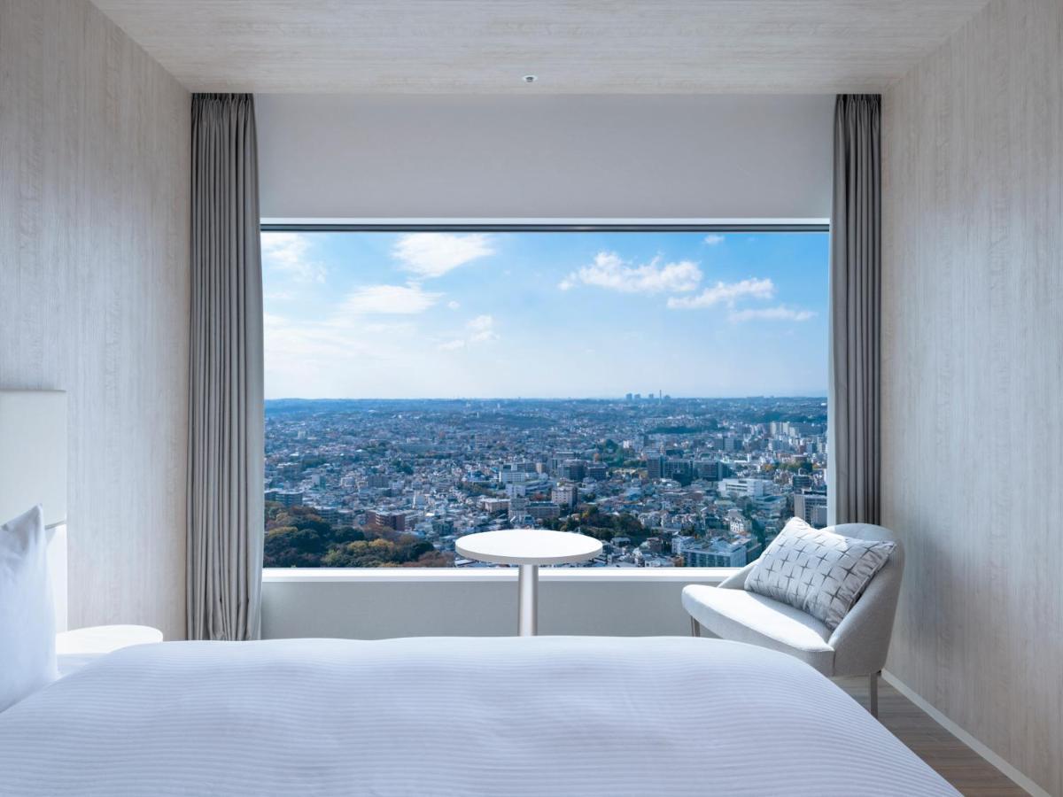 Mitsui Garden Hotel Yokohama Minatomirai Premier Ngoại thất bức ảnh A guest room at the hotel