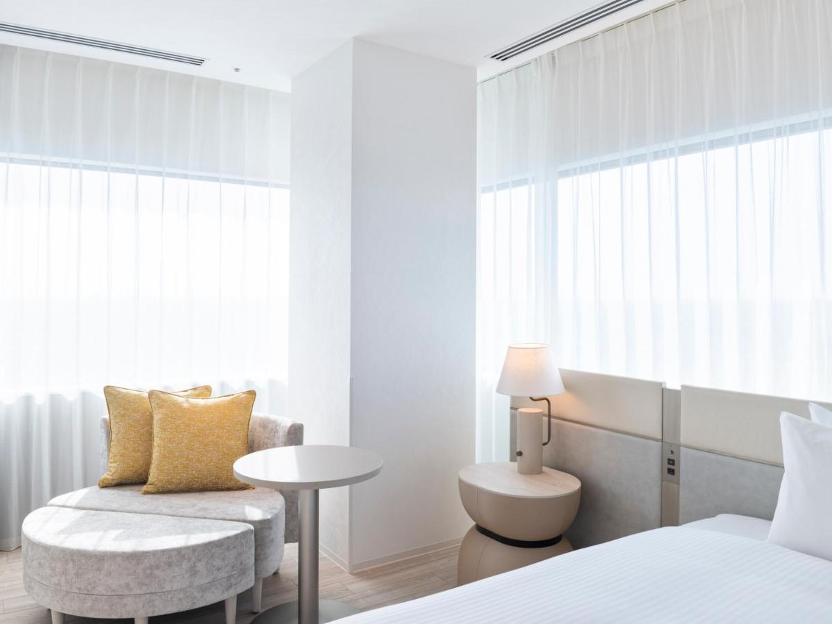 Mitsui Garden Hotel Yokohama Minatomirai Premier Ngoại thất bức ảnh A bedroom at the hotel