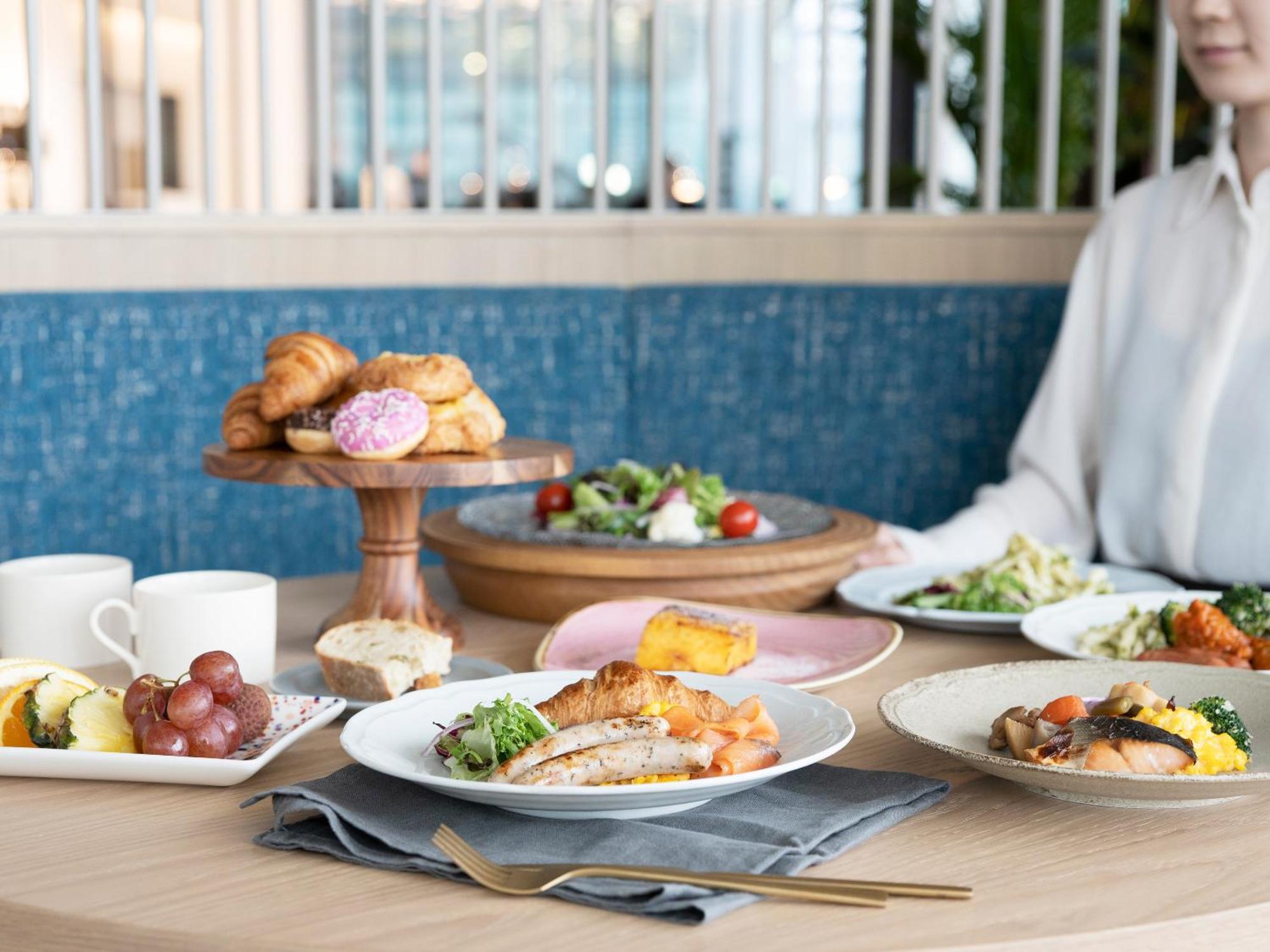 Mitsui Garden Hotel Yokohama Minatomirai Premier Ngoại thất bức ảnh A selection of dishes at the restaurant