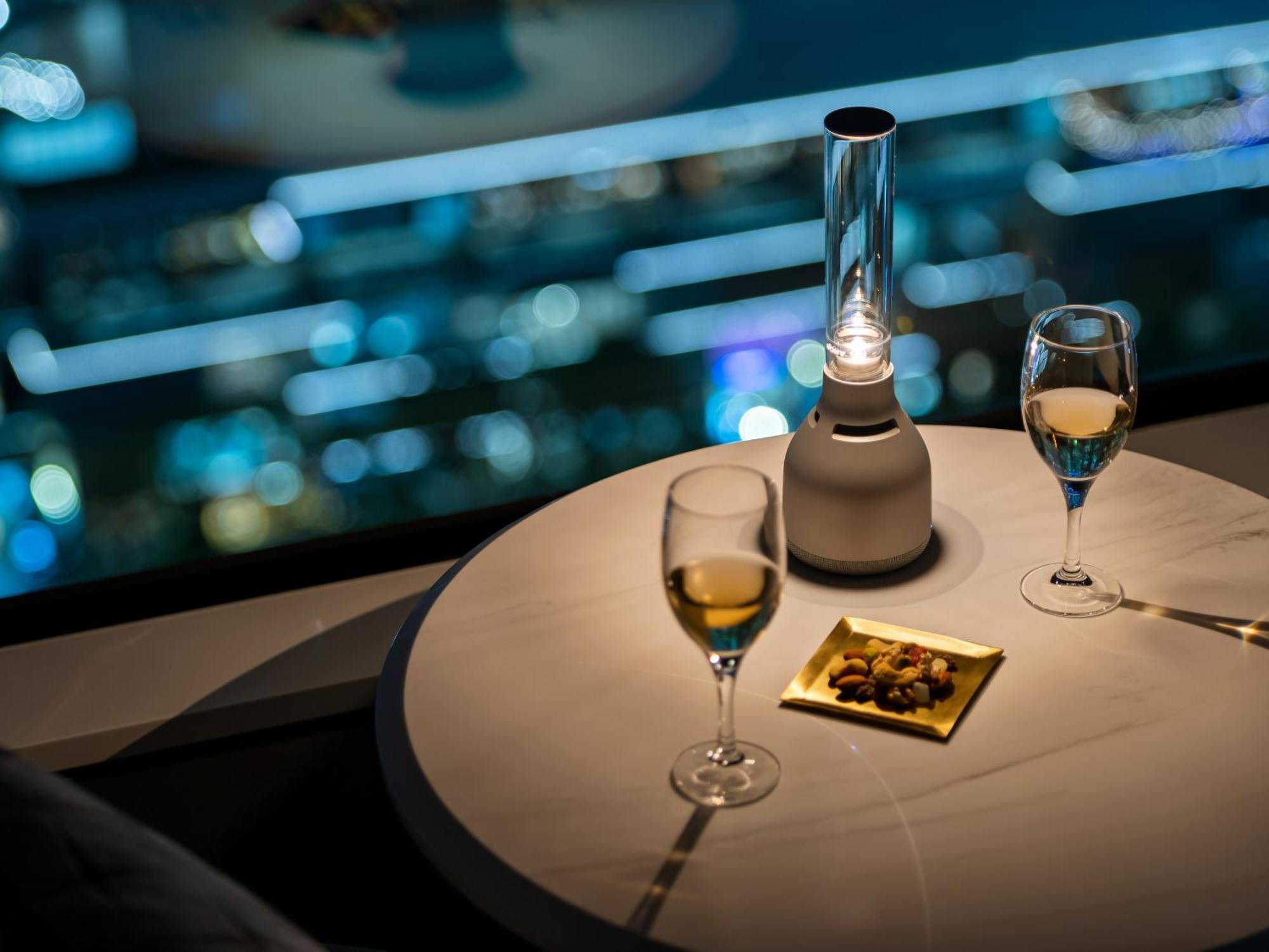 Mitsui Garden Hotel Yokohama Minatomirai Premier Ngoại thất bức ảnh The bar at the 101 Sky Lounge