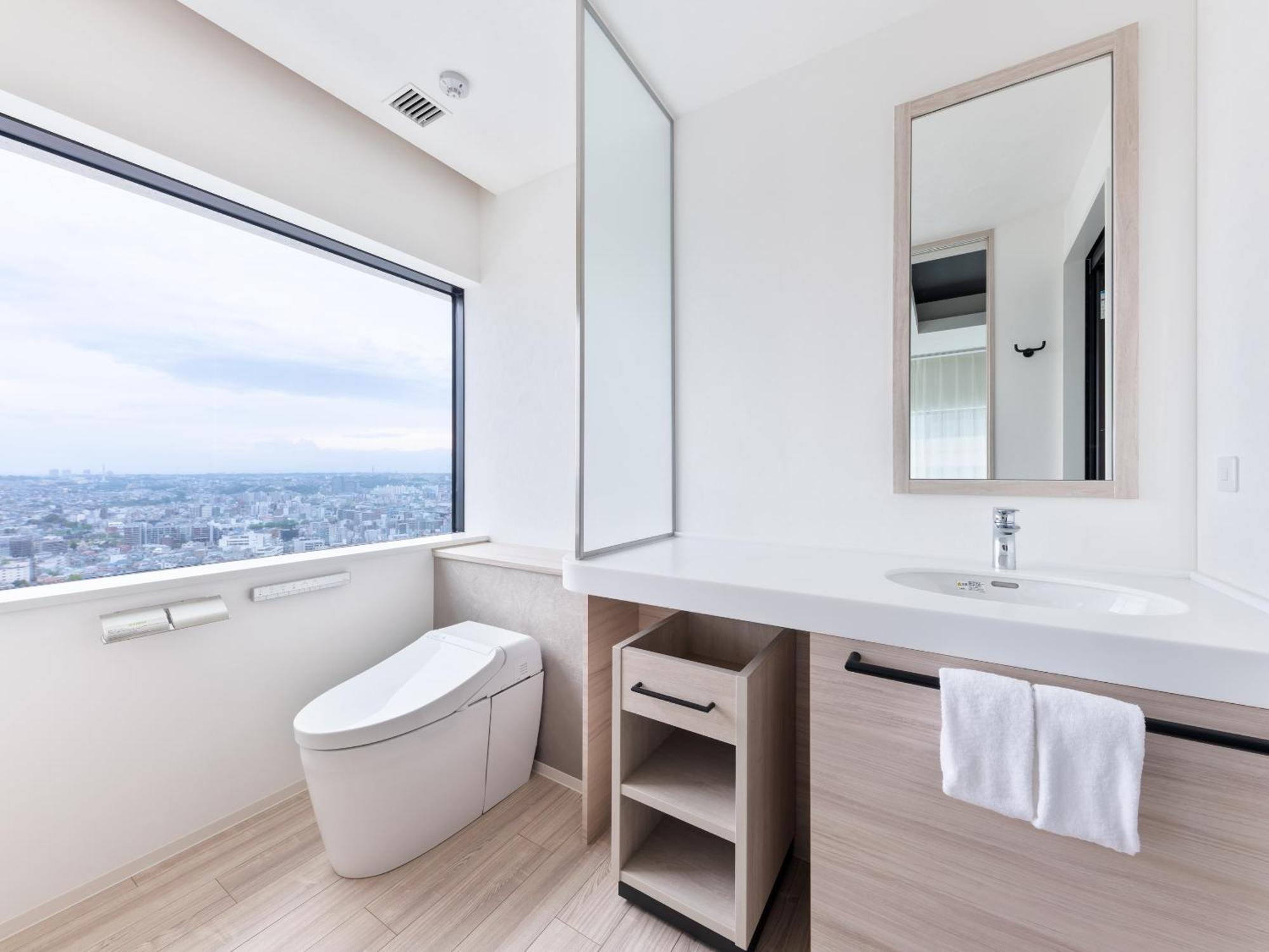 Mitsui Garden Hotel Yokohama Minatomirai Premier Ngoại thất bức ảnh A modern Japanese toilet